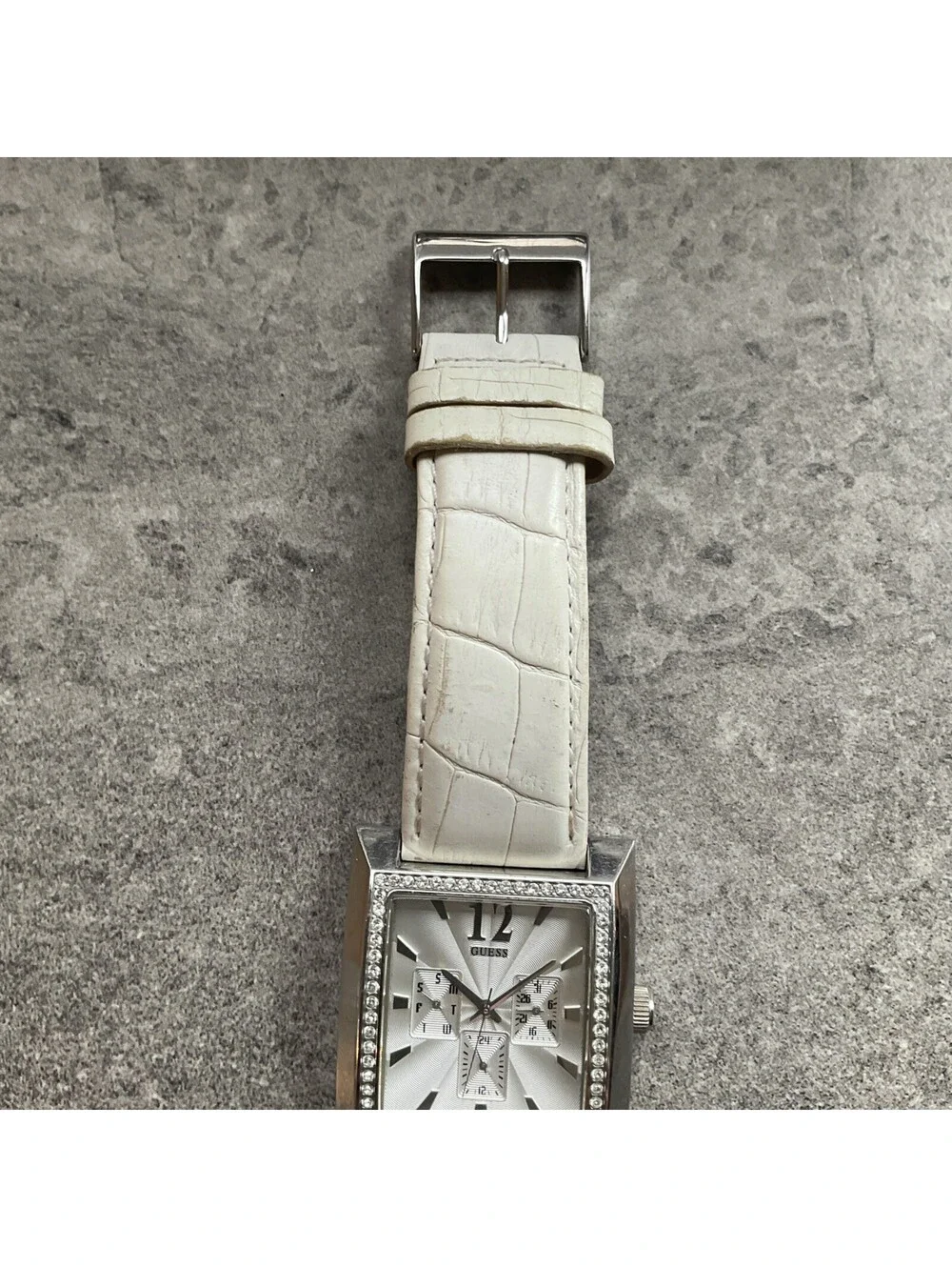 Guess Timeless Elle Beauty 2004 Watch 38mm Silver Tone Case White Leather Band Q